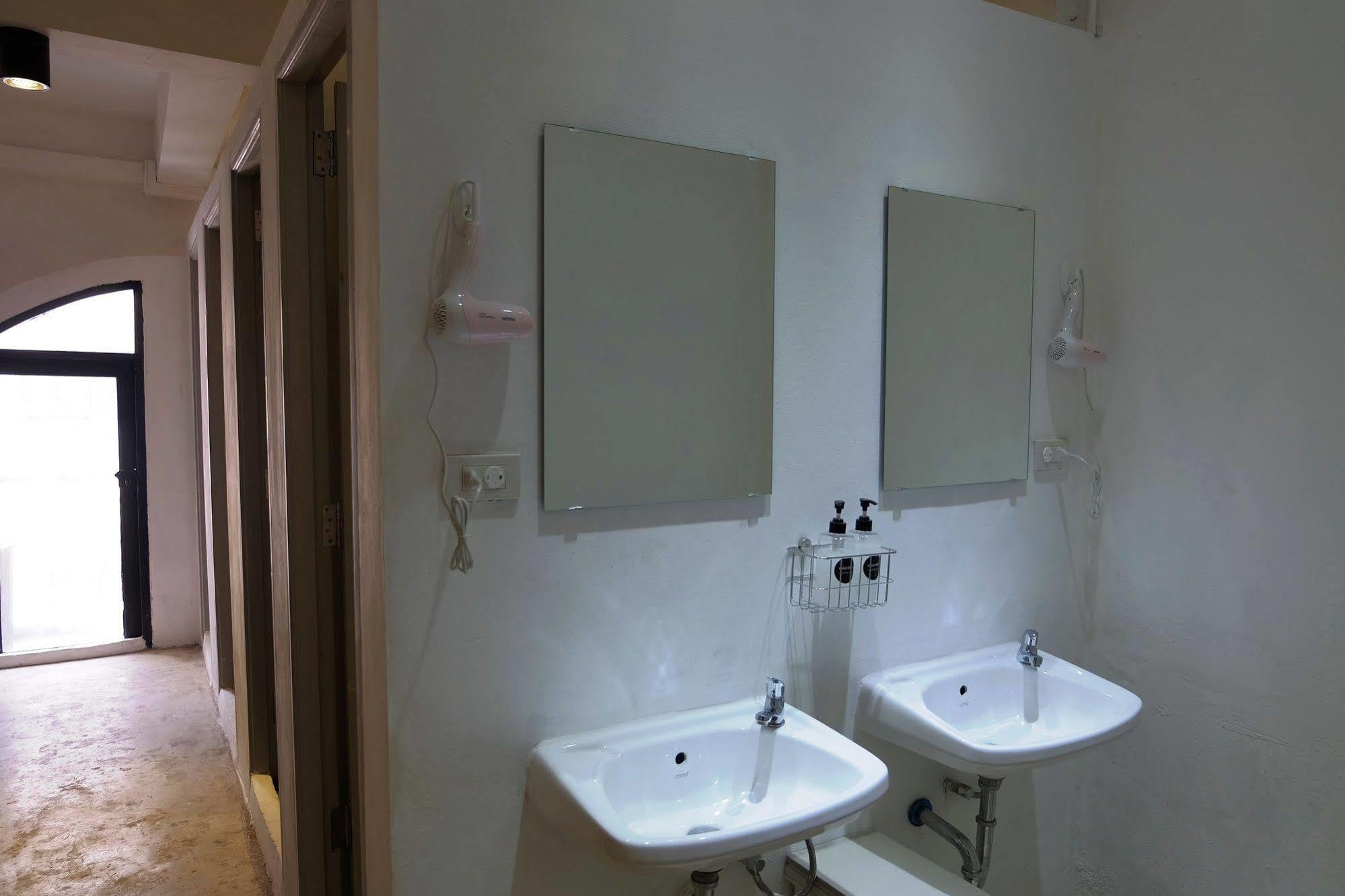 Seek Sleep Hostel Bangkok Dış mekan fotoğraf