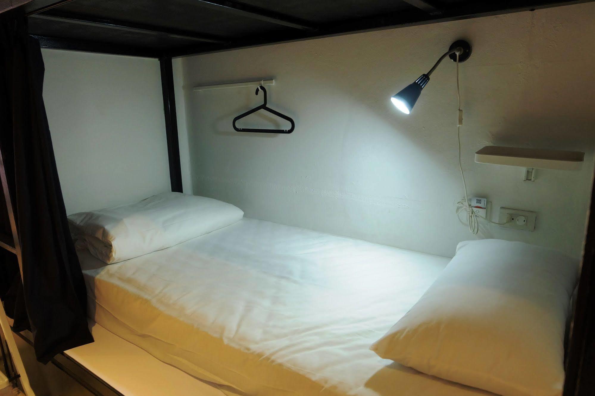 Seek Sleep Hostel Bangkok Dış mekan fotoğraf